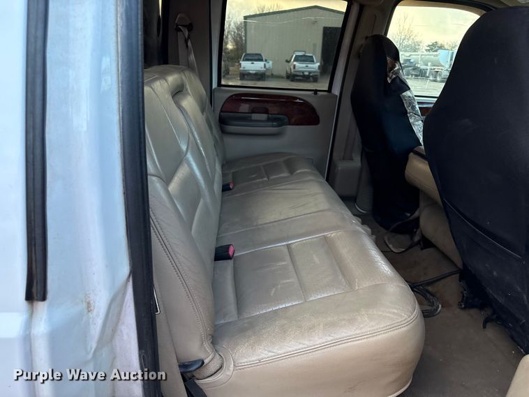 image for item EN0105 2002 Ford F350 Crew Cab bale bed pickup truck