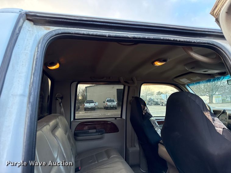 image for item EN0105 2002 Ford F350 Crew Cab bale bed pickup truck