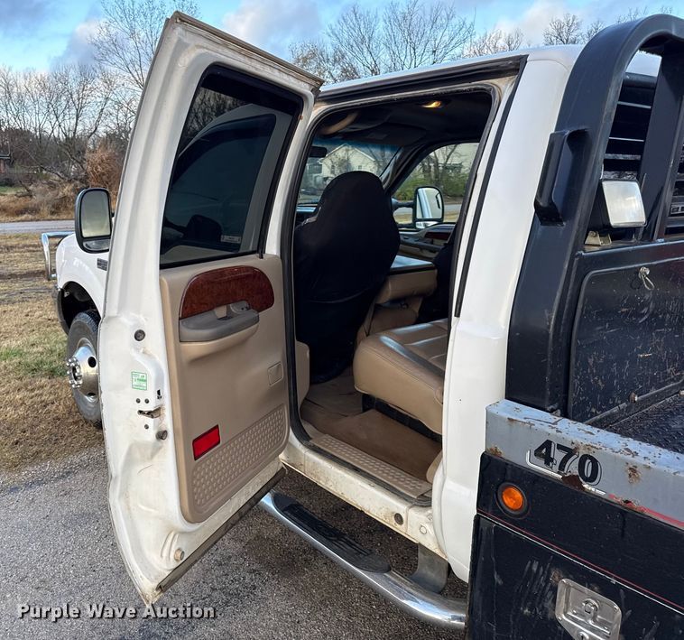 image for item EN0105 2002 Ford F350 Crew Cab bale bed pickup truck