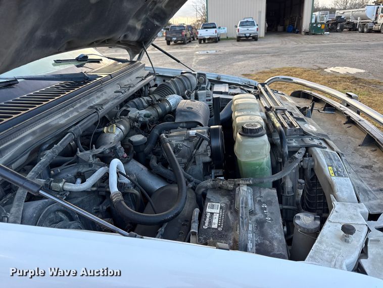 image for item EN0105 2002 Ford F350 Crew Cab bale bed pickup truck