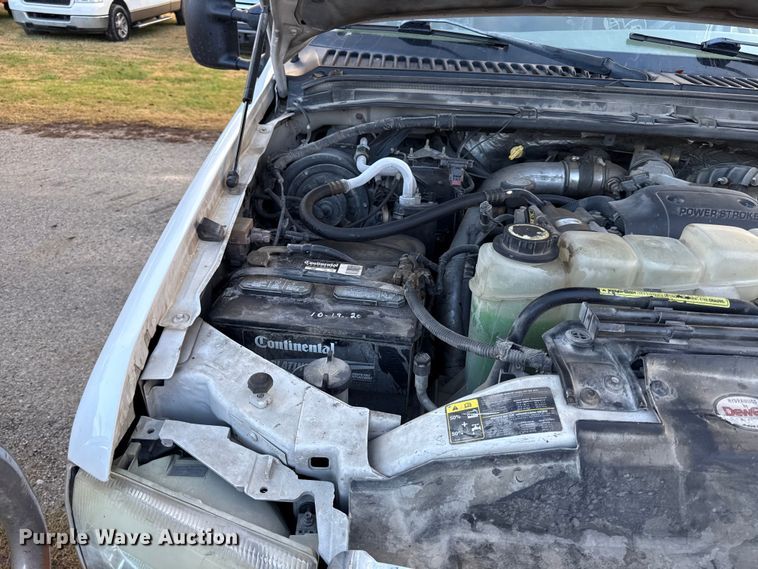 image for item EN0105 2002 Ford F350 Crew Cab bale bed pickup truck