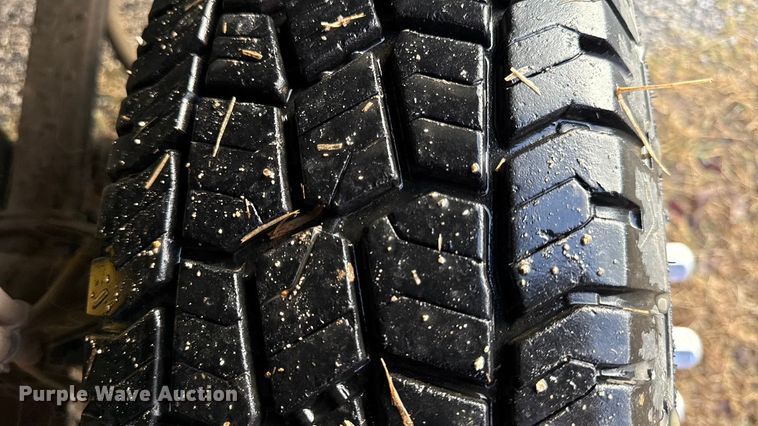 image for item EN0105 2002 Ford F350 Crew Cab bale bed pickup truck