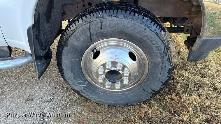 image for item EN0105 2002 Ford F350 Crew Cab bale bed pickup truck