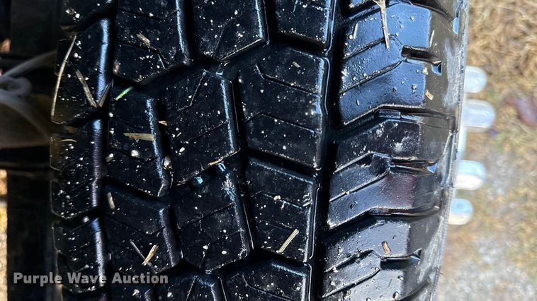 image for item EN0105 2002 Ford F350 Crew Cab bale bed pickup truck