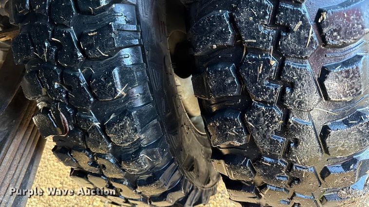 image for item EN0105 2002 Ford F350 Crew Cab bale bed pickup truck