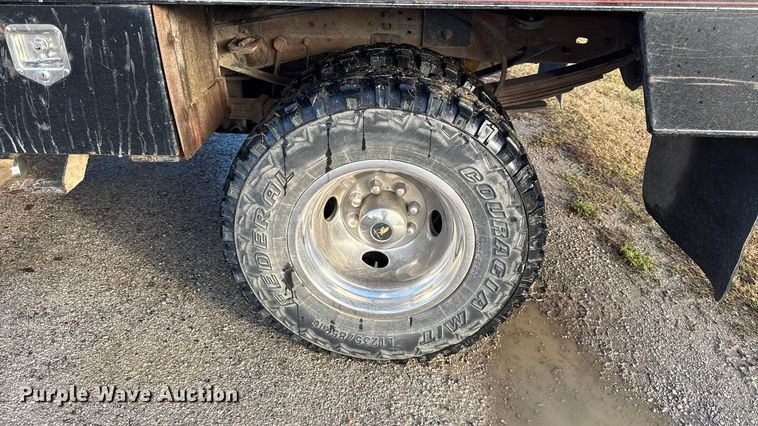 image for item EN0105 2002 Ford F350 Crew Cab bale bed pickup truck