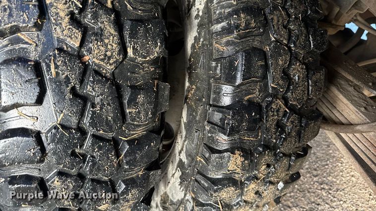 image for item EN0105 2002 Ford F350 Crew Cab bale bed pickup truck