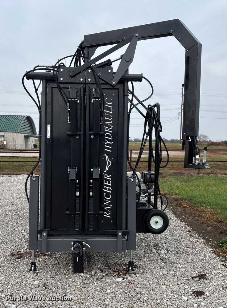 image for item EN5826 RBW Rancher XL livestock squeeze chute