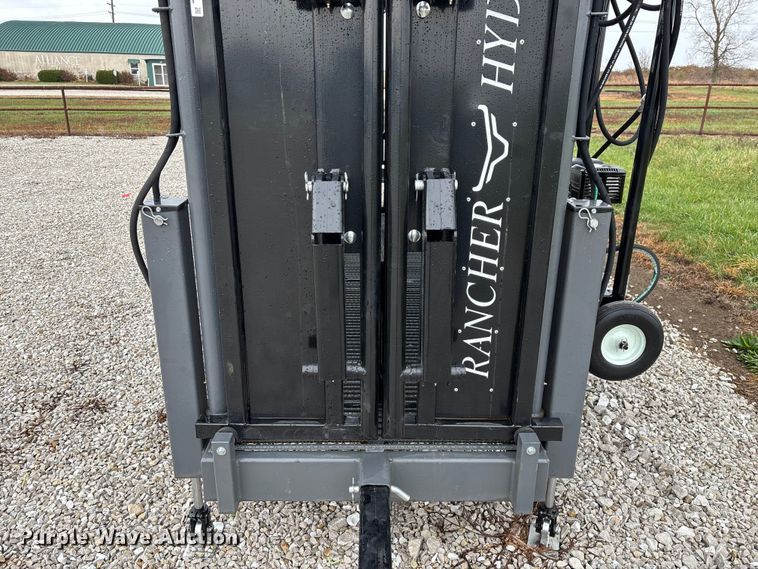 image for item EN5826 RBW Rancher XL livestock squeeze chute