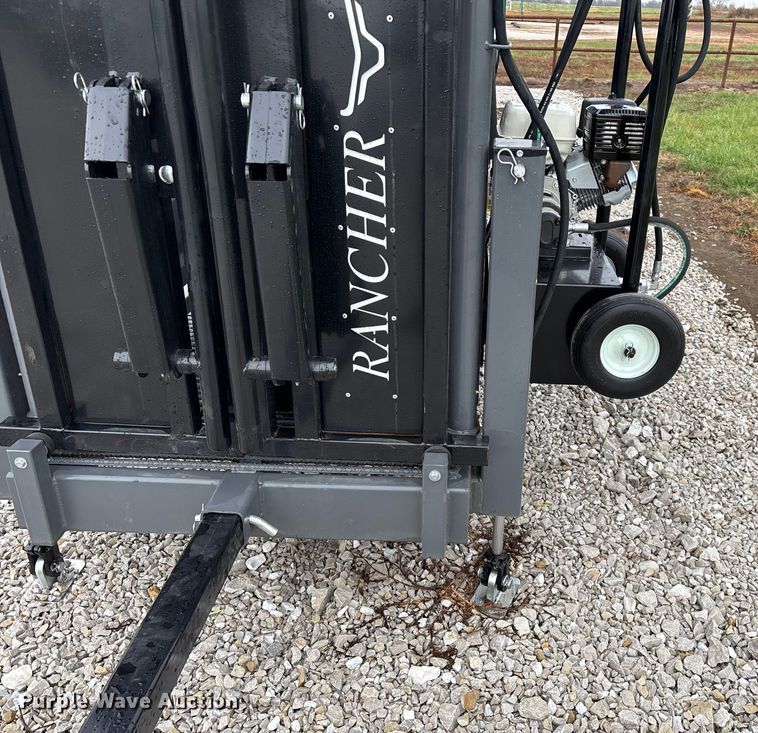 image for item EN5826 RBW Rancher XL livestock squeeze chute