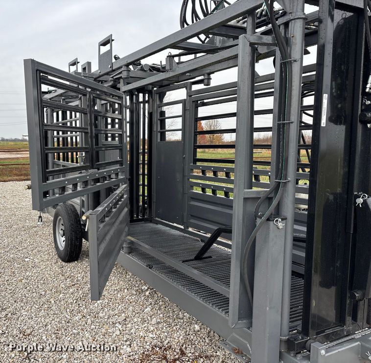 image for item EN5826 RBW Rancher XL livestock squeeze chute