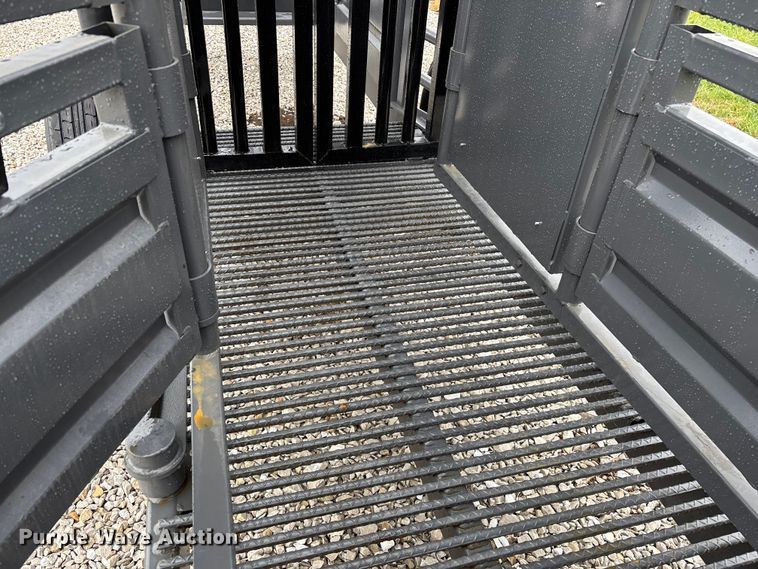 image for item EN5826 RBW Rancher XL livestock squeeze chute