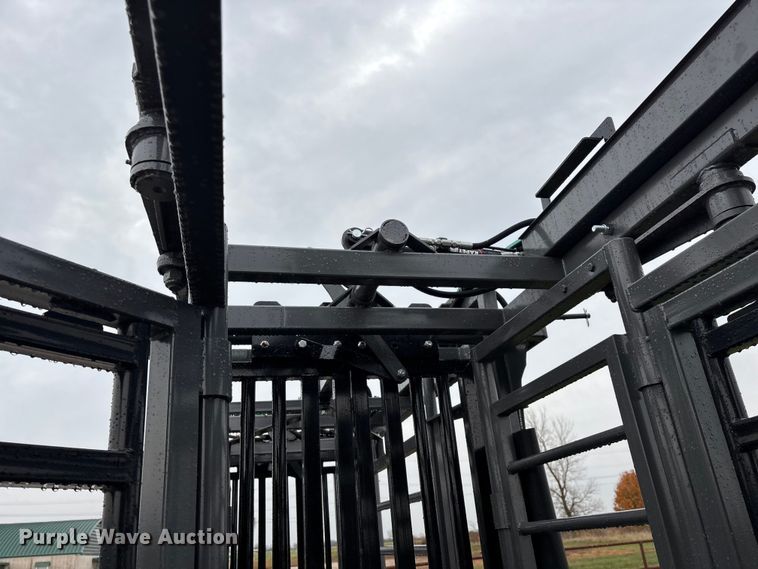 image for item EN5826 RBW Rancher XL livestock squeeze chute