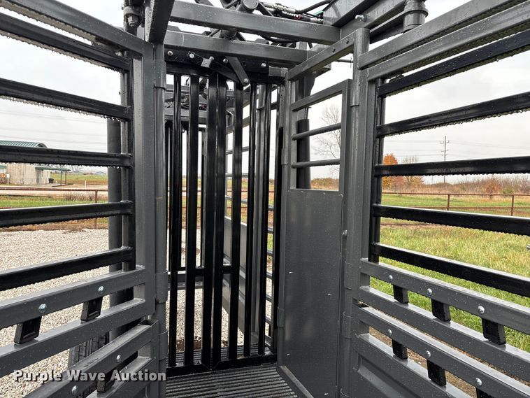 image for item EN5826 RBW Rancher XL livestock squeeze chute
