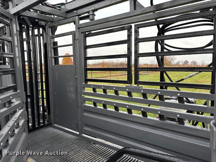 image for item EN5826 RBW Rancher XL livestock squeeze chute