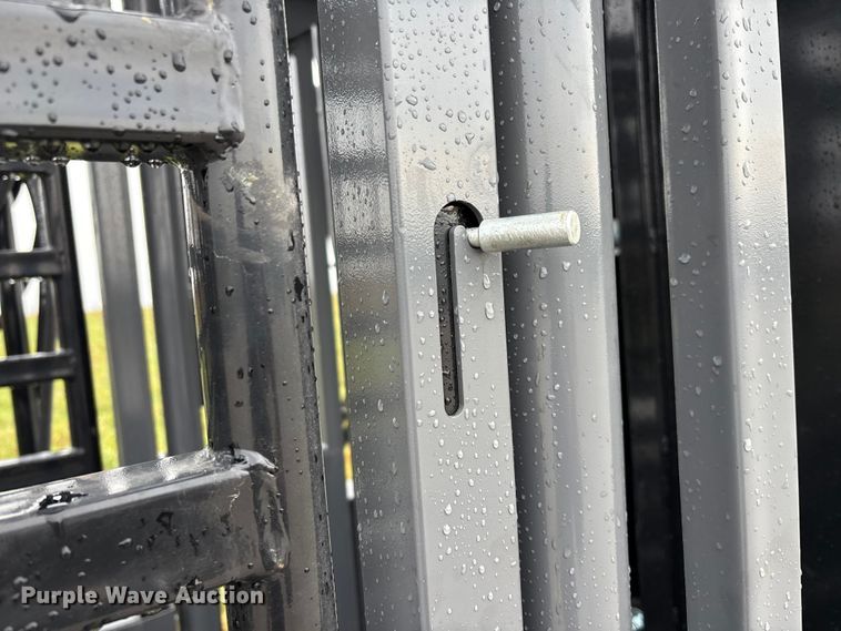 image for item EN5826 RBW Rancher XL livestock squeeze chute