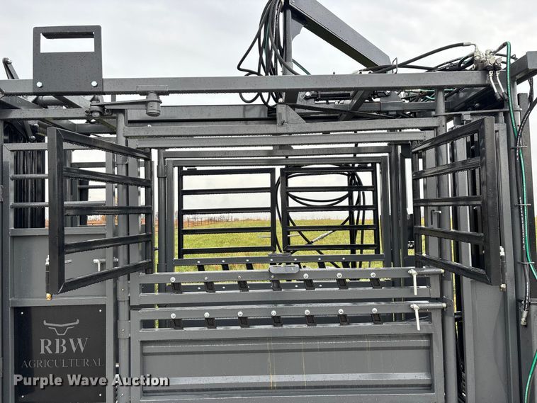 image for item EN5826 RBW Rancher XL livestock squeeze chute