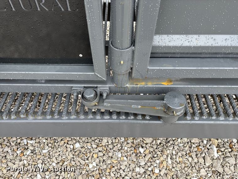 image for item EN5826 RBW Rancher XL livestock squeeze chute