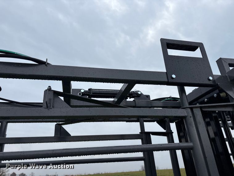 image for item EN5826 RBW Rancher XL livestock squeeze chute