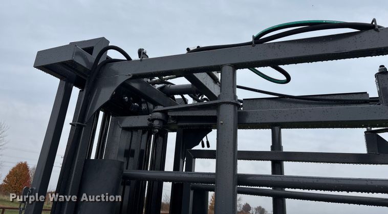 image for item EN5826 RBW Rancher XL livestock squeeze chute