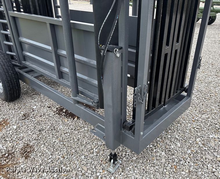 image for item EN5826 RBW Rancher XL livestock squeeze chute