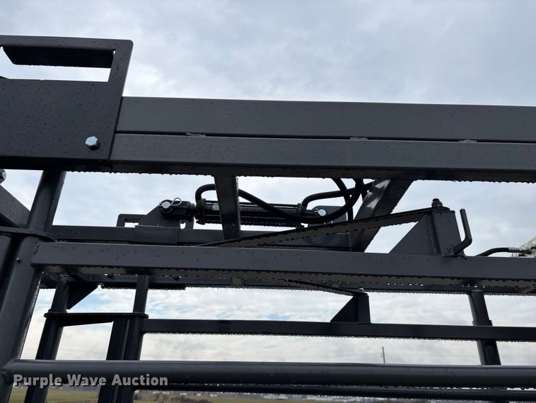 image for item EN5826 RBW Rancher XL livestock squeeze chute