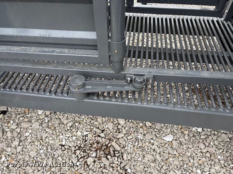 image for item EN5826 RBW Rancher XL livestock squeeze chute