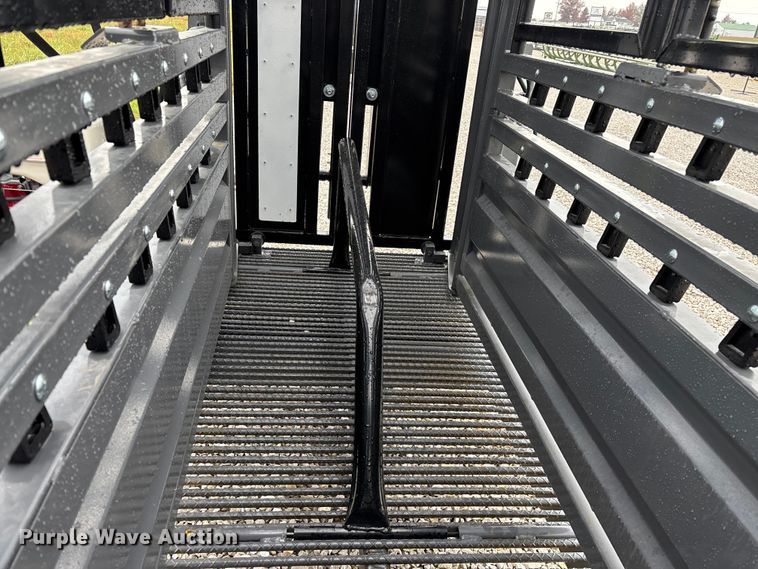 image for item EN5826 RBW Rancher XL livestock squeeze chute