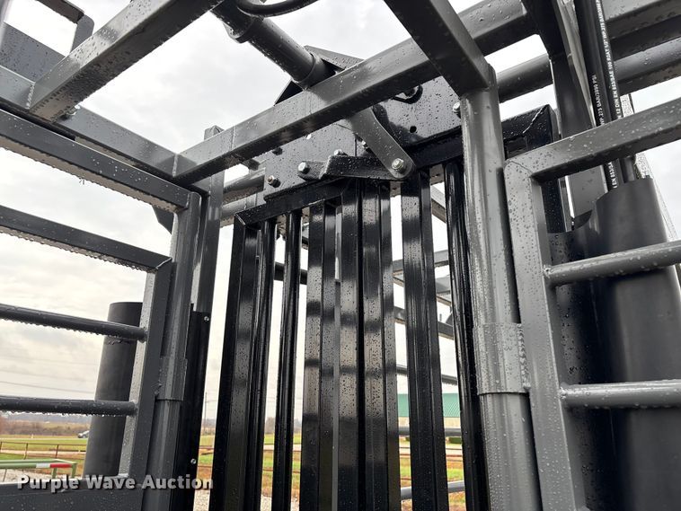 image for item EN5826 RBW Rancher XL livestock squeeze chute