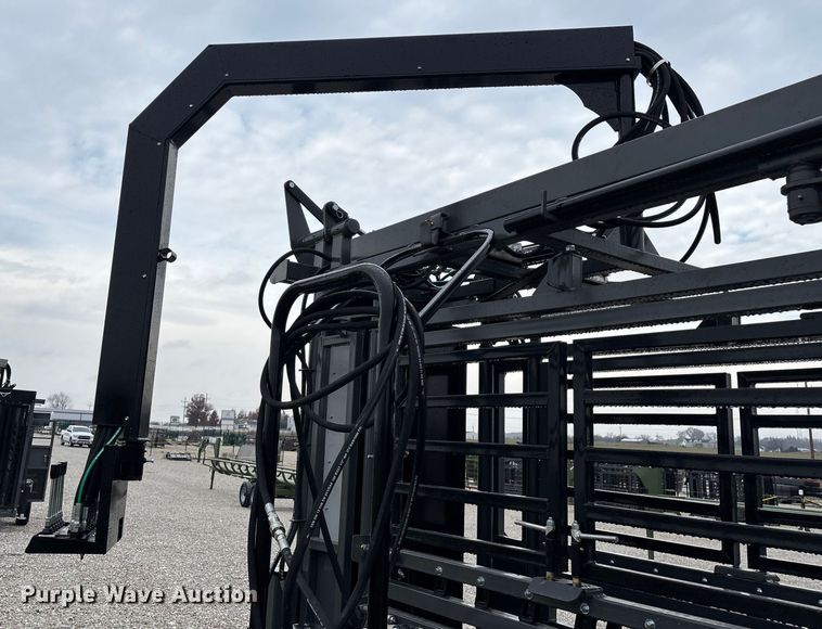 image for item EN5826 RBW Rancher XL livestock squeeze chute