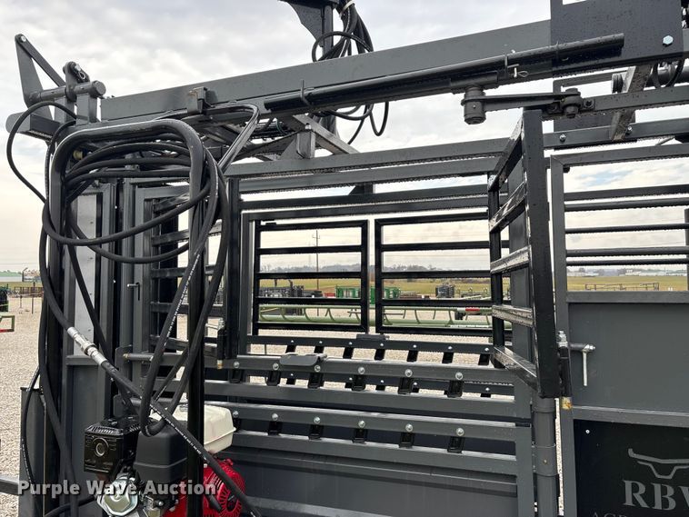 image for item EN5826 RBW Rancher XL livestock squeeze chute