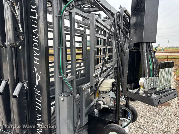 image for item EN5826 RBW Rancher XL livestock squeeze chute