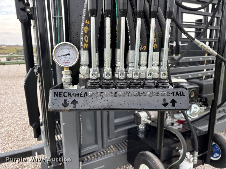 image for item EN5826 RBW Rancher XL livestock squeeze chute