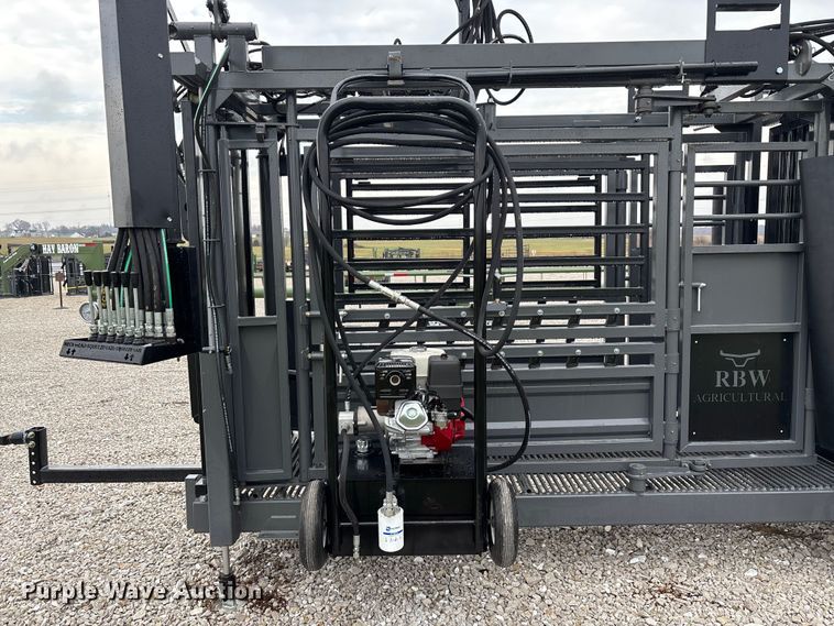 image for item EN5826 RBW Rancher XL livestock squeeze chute