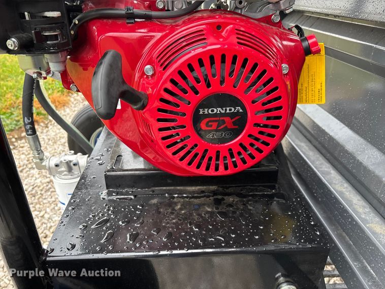 image for item EN5826 RBW Rancher XL livestock squeeze chute