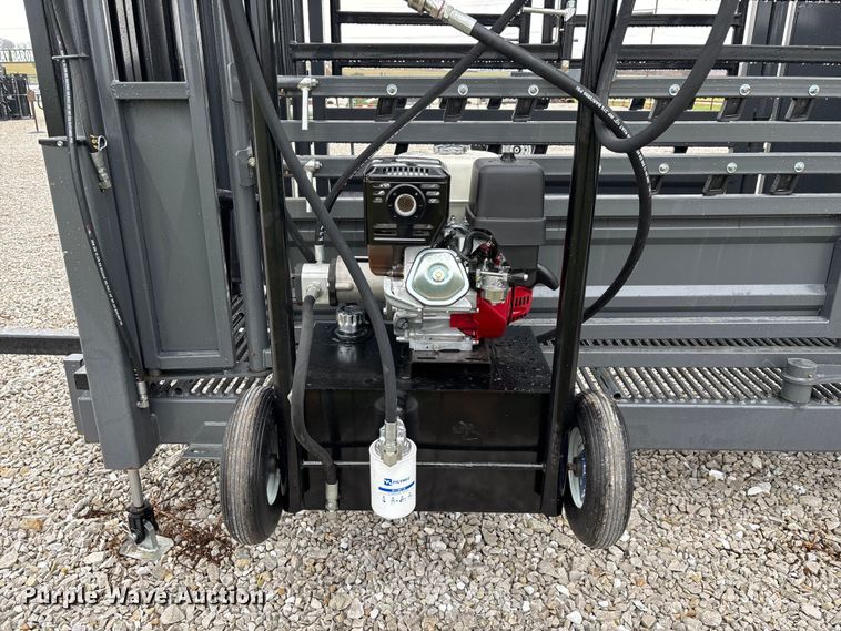 image for item EN5826 RBW Rancher XL livestock squeeze chute