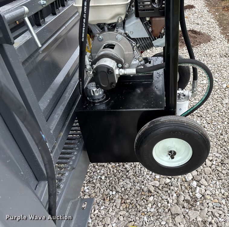 image for item EN5826 RBW Rancher XL livestock squeeze chute