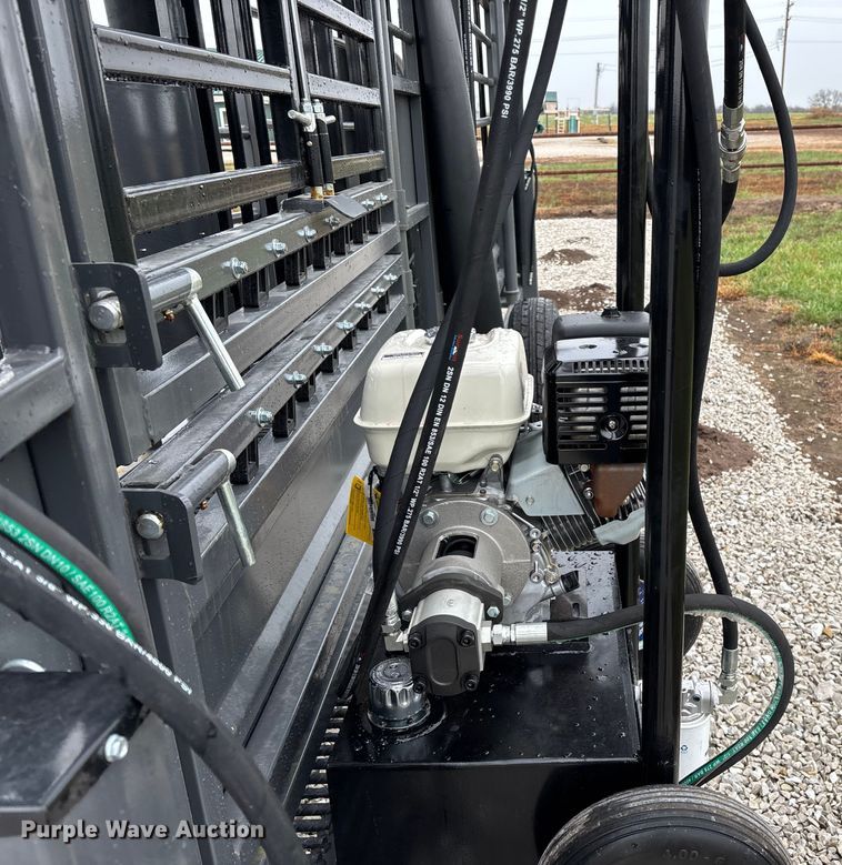 image for item EN5826 RBW Rancher XL livestock squeeze chute