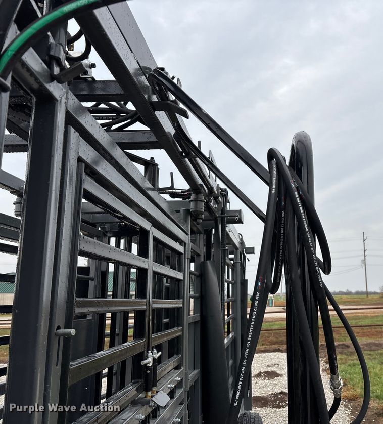 image for item EN5826 RBW Rancher XL livestock squeeze chute