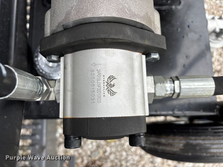 image for item EN5826 RBW Rancher XL livestock squeeze chute