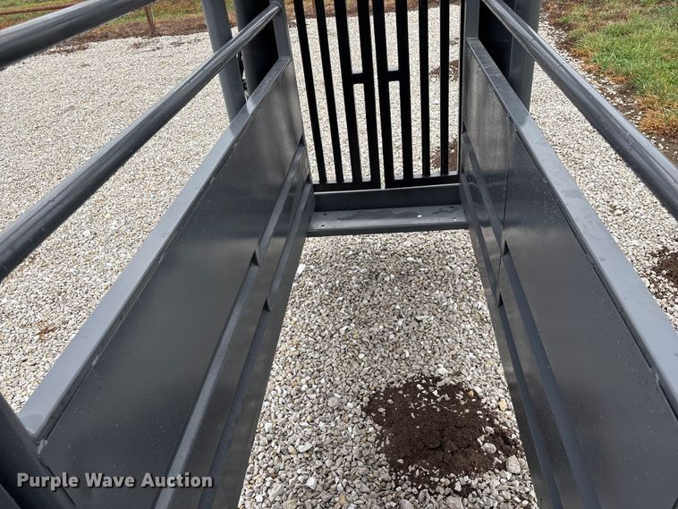 image for item EN5826 RBW Rancher XL livestock squeeze chute