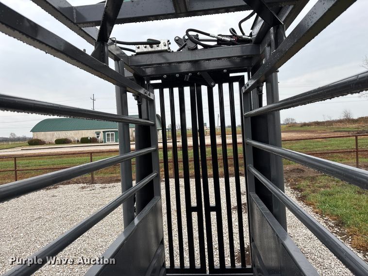 image for item EN5826 RBW Rancher XL livestock squeeze chute