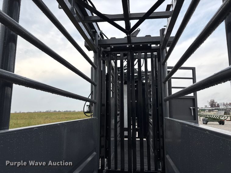 image for item EN5826 RBW Rancher XL livestock squeeze chute