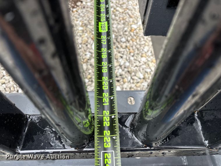 image for item EN5826 RBW Rancher XL livestock squeeze chute