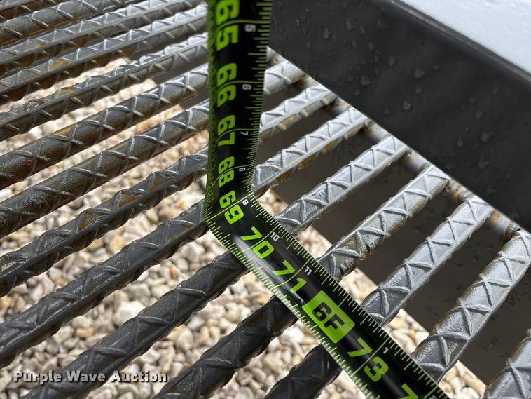 image for item EN5826 RBW Rancher XL livestock squeeze chute