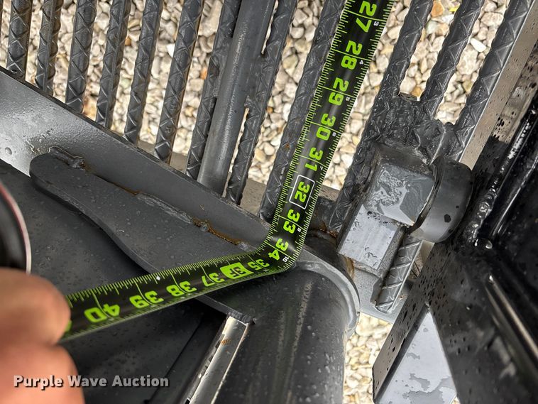 image for item EN5826 RBW Rancher XL livestock squeeze chute