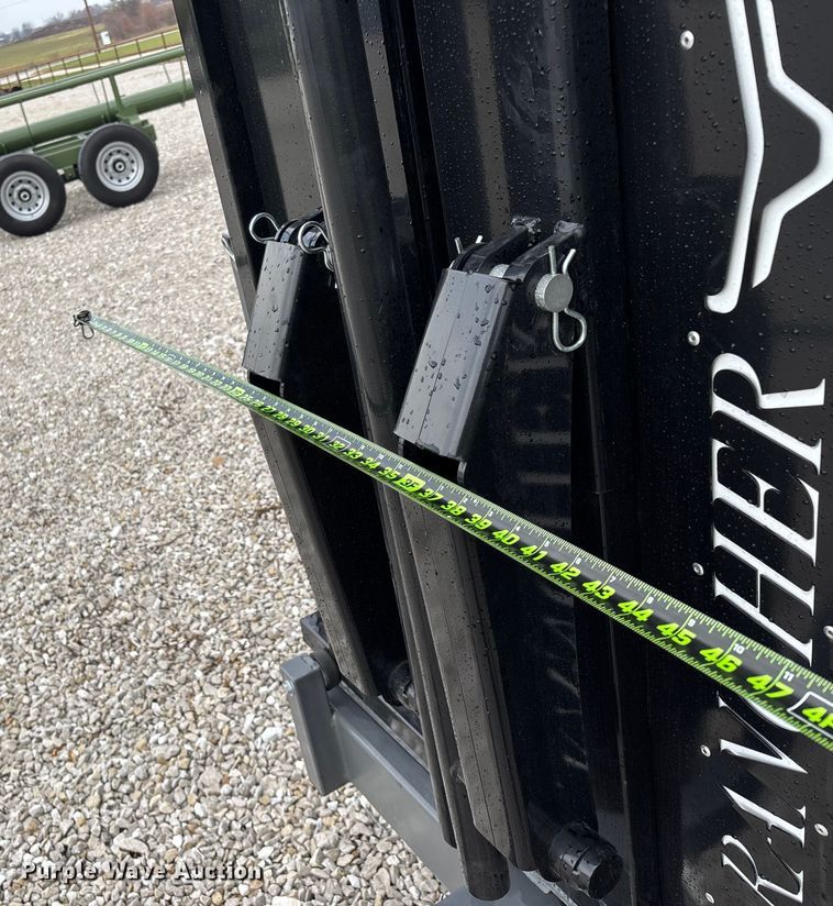 image for item EN5826 RBW Rancher XL livestock squeeze chute