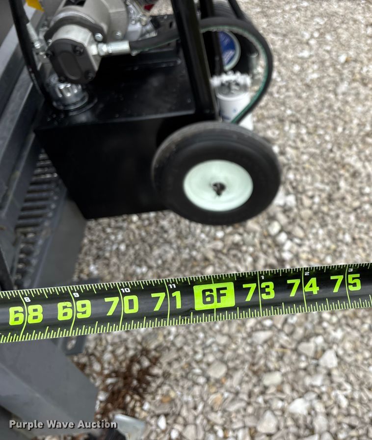 image for item EN5826 RBW Rancher XL livestock squeeze chute