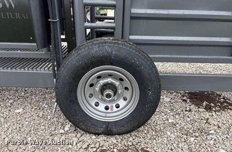 image for item EN5826 RBW Rancher XL livestock squeeze chute