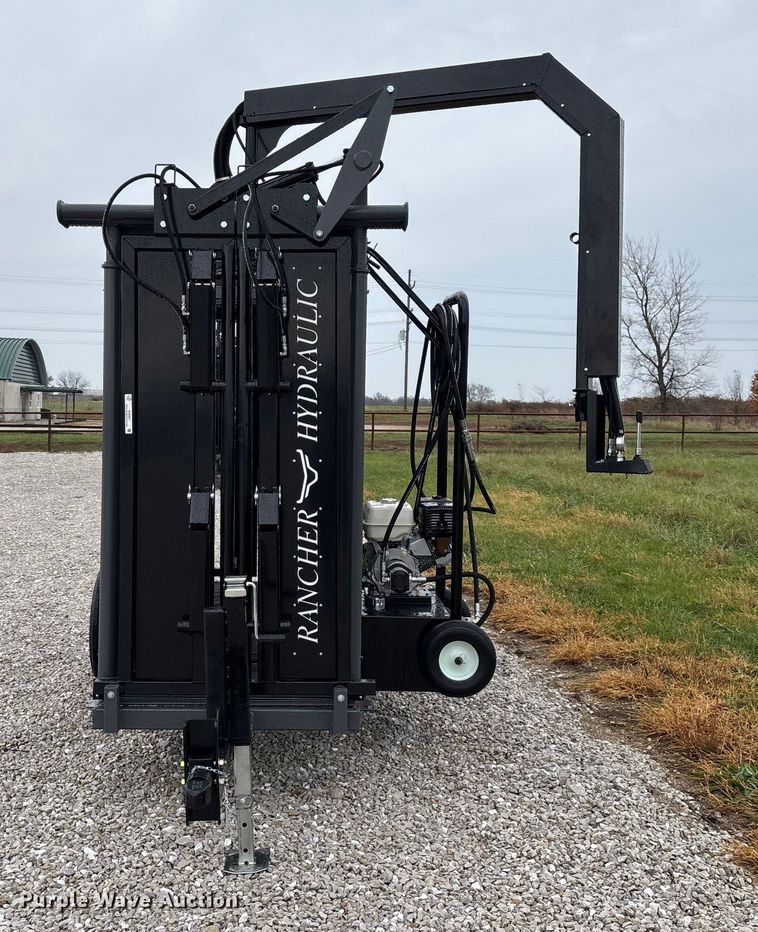 image for item EN5827 RBW Rancher livestock squeeze chute